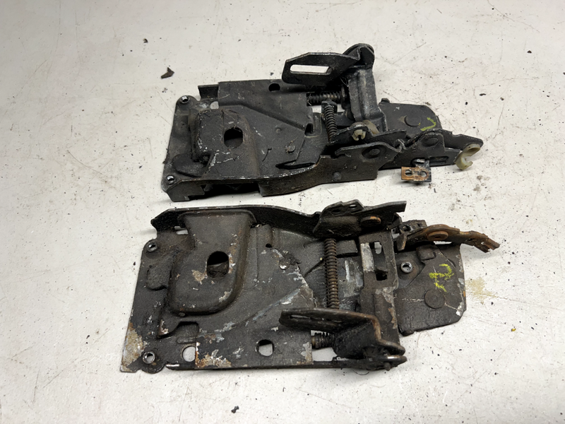 OEM 73-87 CHEVY GMC TRUCK SUBURBAN DOOR LATCH SYSTEM PAIR K5 C10 K10 U1A-B16-2