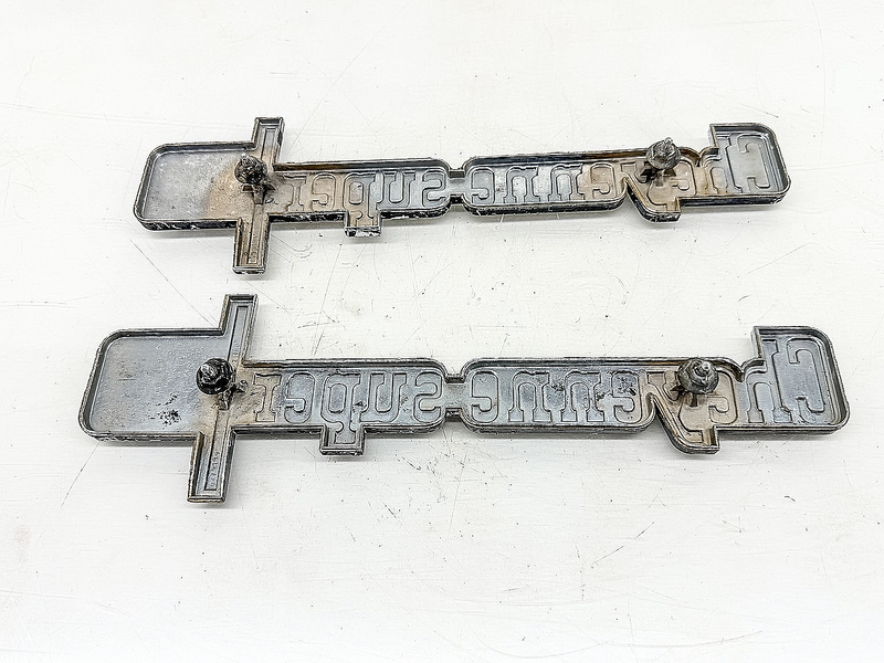 OEM 1973 - 1976 CHEVY TRUCK CHEYENNE SUPER 10 FENDER EMBLEM PAIR 6273134 E10-4