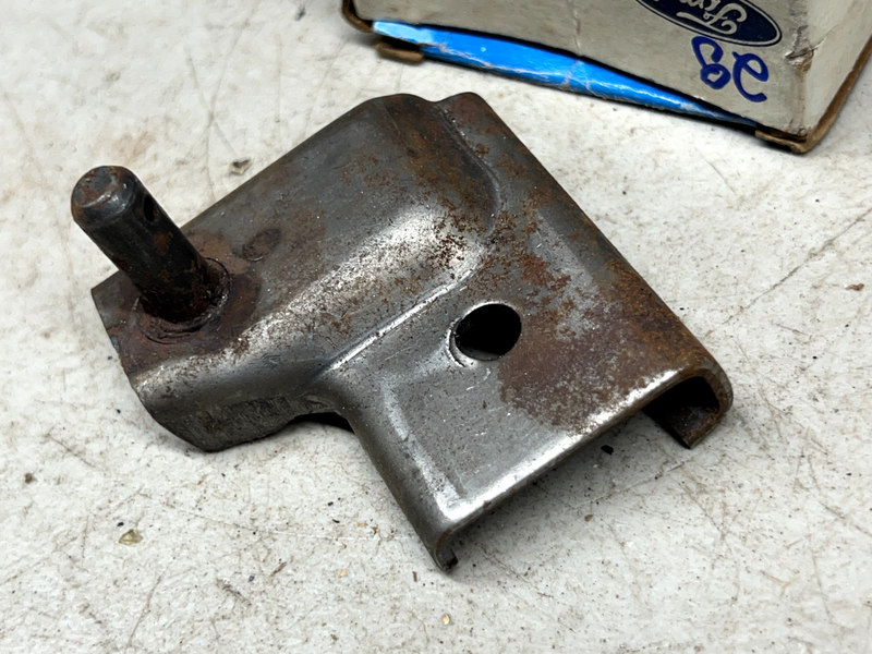 NOS 1968-1970 Mustang Mach 1 Boss Shelby Cougar SEAT HINGE REPAIR BRACKET B27-28
