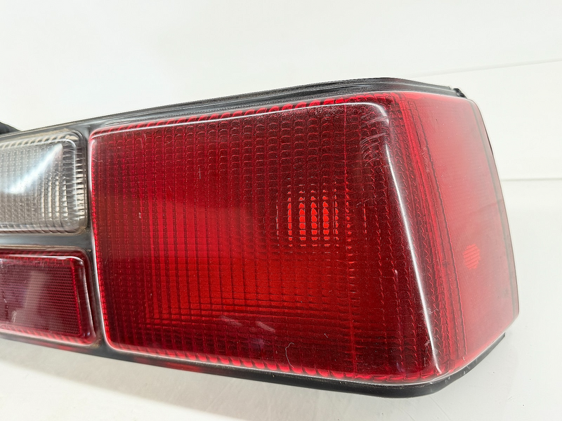 OEM Ford Mustang 1987 - 1993 Fox Body Right Tail Light Lamp E3ZB-13440-AC B81-52