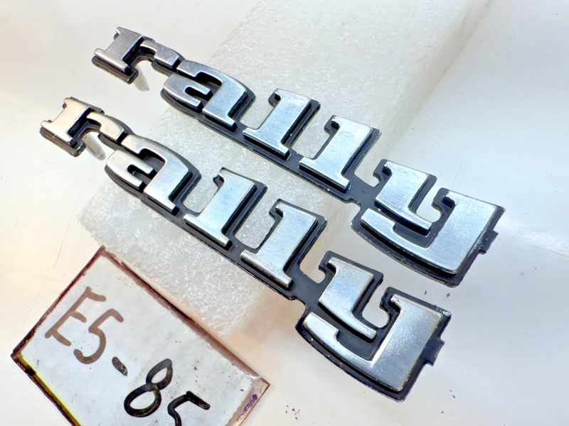 BRKN OEM 1969 Camaro RS PAIR Fender Emblem Rally Sport GM 3943231 E5-85