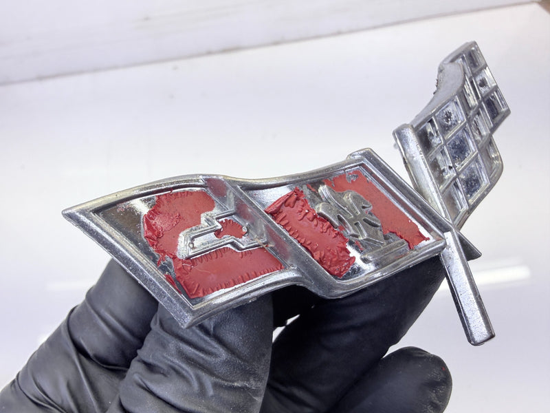 BRKN OEM 1977 - 1979 Chevrolet Corvette Gas Fuel Door Emblem 471295 E8-110