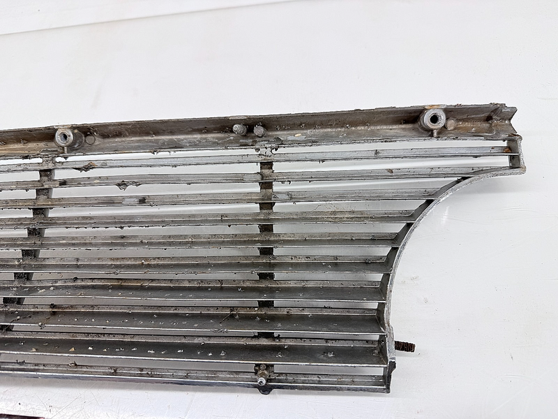 OEM 1961 Pontiac Left Grille Catalina Super Duty Bonneville GM 538535 B43-60