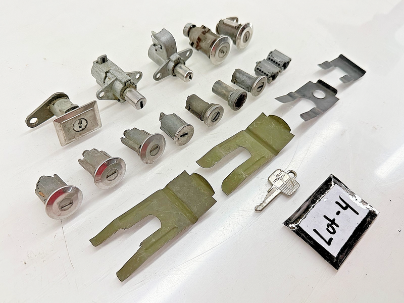 (19) - VINTAGE 1960's Ford Mercury Door Truck Glove Ignition Key Locks Tumblers