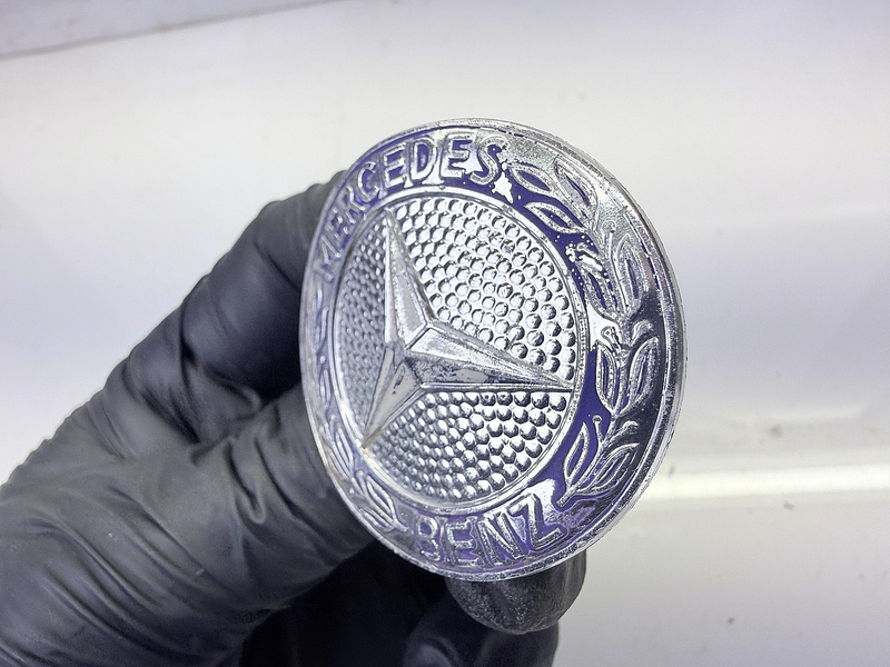 OEM Mercedes Benz W111 W112 Model 108 109 Front Rad. Grill Emblem Badge E8-107