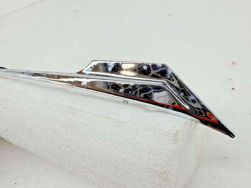 Vintag 1966 Chevy Chevelle El Camino Hood Spear Center Split Molding Ornament E9