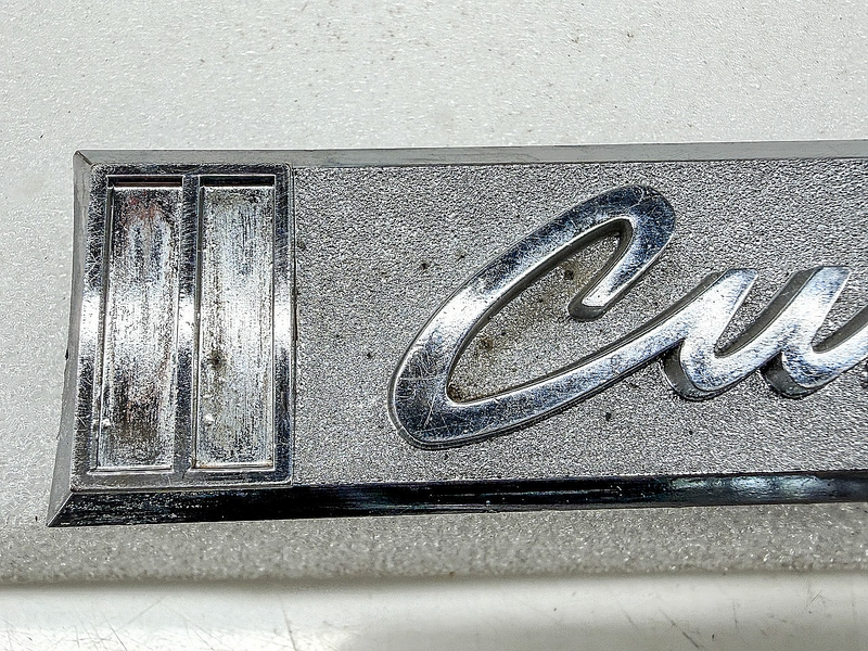 OEM 1967 1968 CHEVY TRUCK CUSTOM CAB DOOR EMBLEM 3901462 E10-30