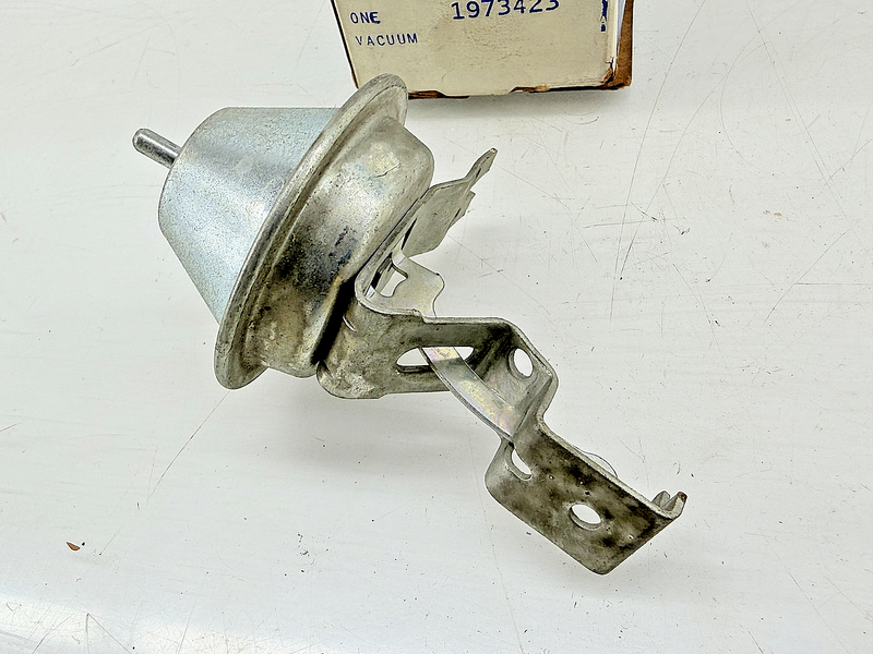 NOS 1973 – 1978 Chevy Truck Ignition Distributor Vacuum Control 1973423 C77-17