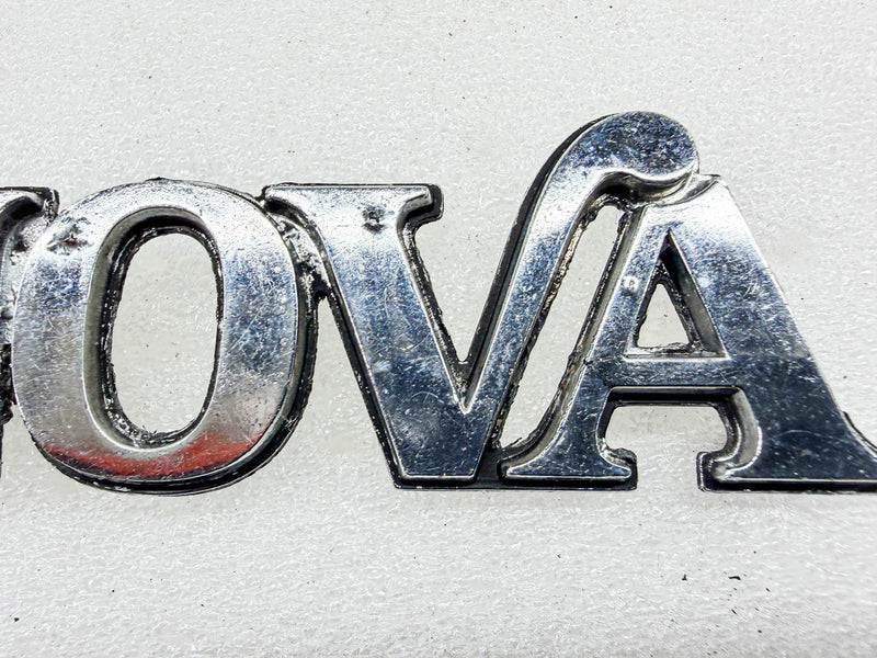 OEM 1975 - 1979 CHEVY NOVA FENDER EMBLEM GM 352588 E10-67