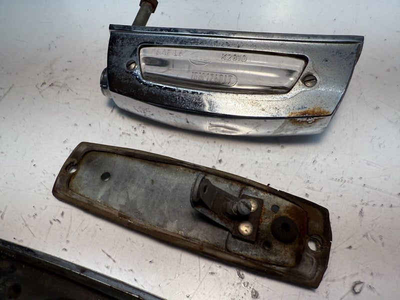 OEM Mercedes-Benz Hella K2810 Rear License Plate Light Assembly CHROME C8-23