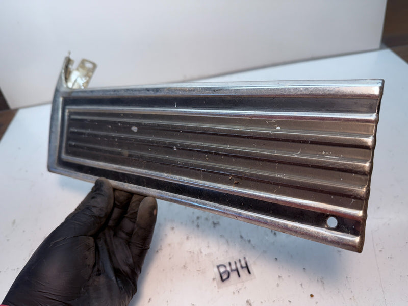 1972 72 GTS Gran Torino Sport CJ Fender Trim Molding B44-4