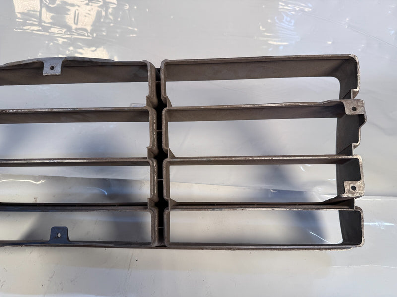 OEM 73 74 75 FORD TRUCK RH GRILL GRILLE D3TB-8A405 F100 F250 RANGER XLT U5B-25