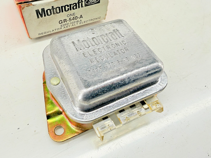 NOS 1965 - 1990 Ford Lincoln Mercury Volt Regulator GR-540-A E2PZ-10316-A C61-22