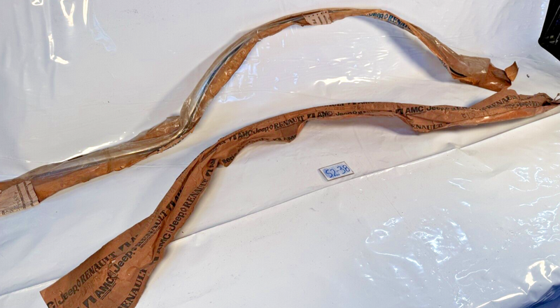 (1) NOS 1984 AMC Jeep Renault Fender Trim Moulding 8131766 84 S2-38