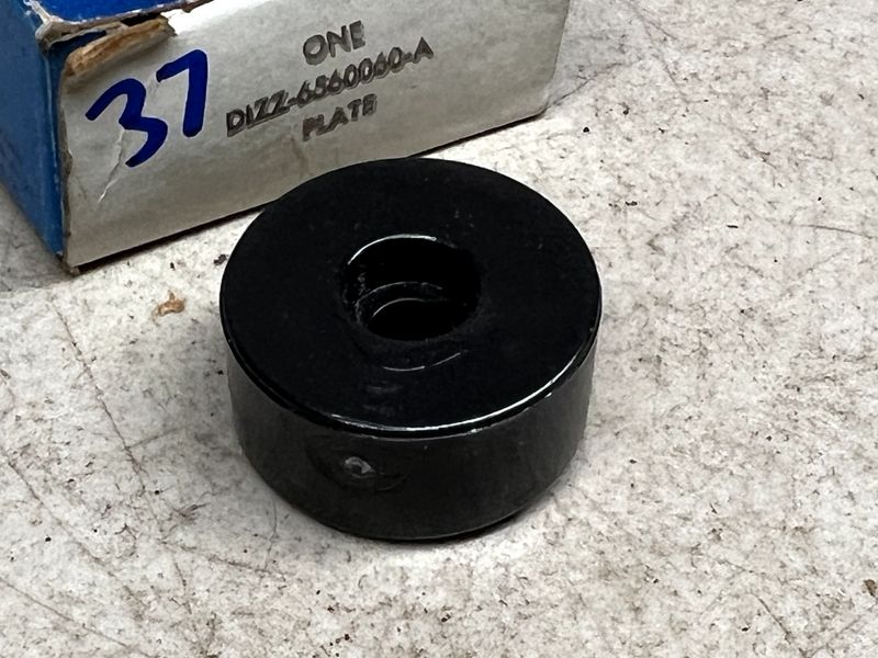 NOS 1971 1972 1973 FORD MUSTANG OR MACH 1 BUCKET SEAT BACK SCUFF PLATE B28-37