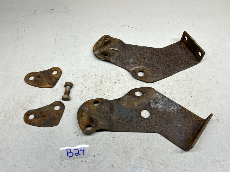 1960 Impala Bel Air Biscayne 2/4 Dr Rear Bumper Center Frame Brackets Set B24-9