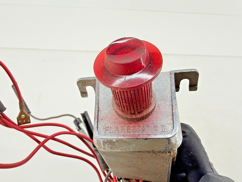 1966 C10 Signal-Stat Flarestat 105 12 Volt Hazard 4 Way Flasher Switch C57-60