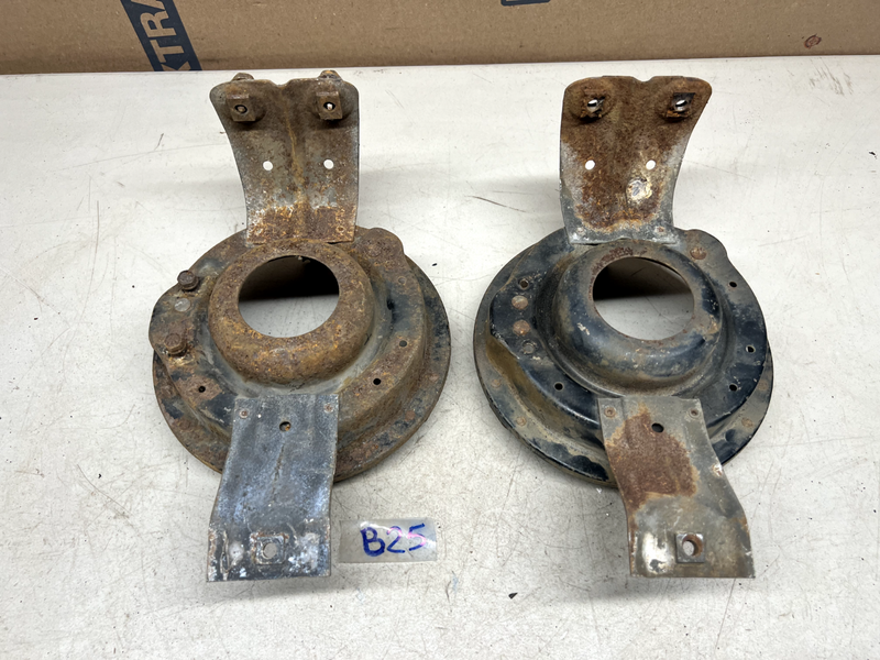 1960 GM Impala BelAir Biscayne Headlight Bucket Mounting Bracket El Camino B25-3