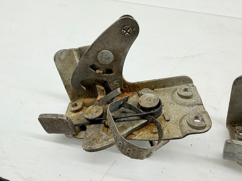 (1)- NOS 1952 1953 1954 1955 Chevrolet Front Door Lock RH GM 3698814 C70-10