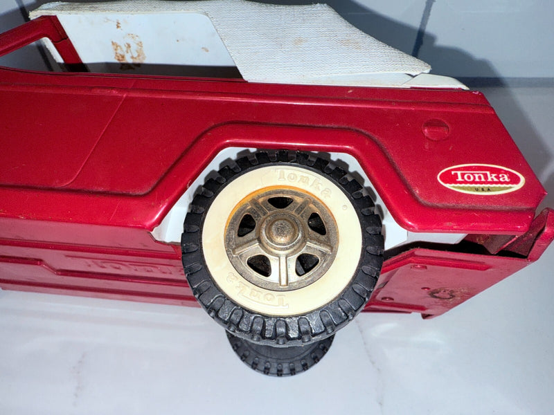 VINTAGE ORIGINAL TONKA 1970 No. 2245 Red Jeepster Convertible Sedan - Jeep - HB1