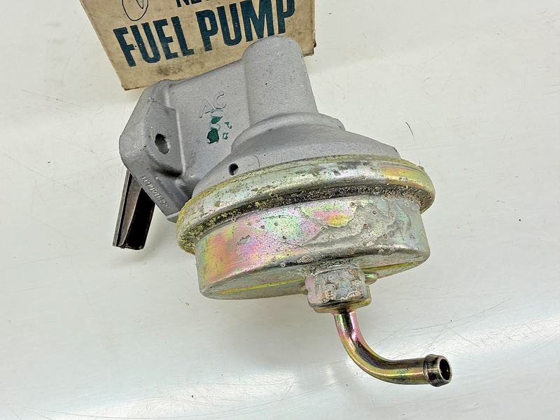 NOS 1965 - 1975 CHEVROLET PONTIAC OLDSMOBILE AC FUEL PUMP 40446 6CYL F-137