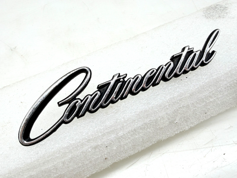 OEM 1972 - 1975  Lincoln Continental Headlight Door Emblem D2LB-13A171-AA E9-97