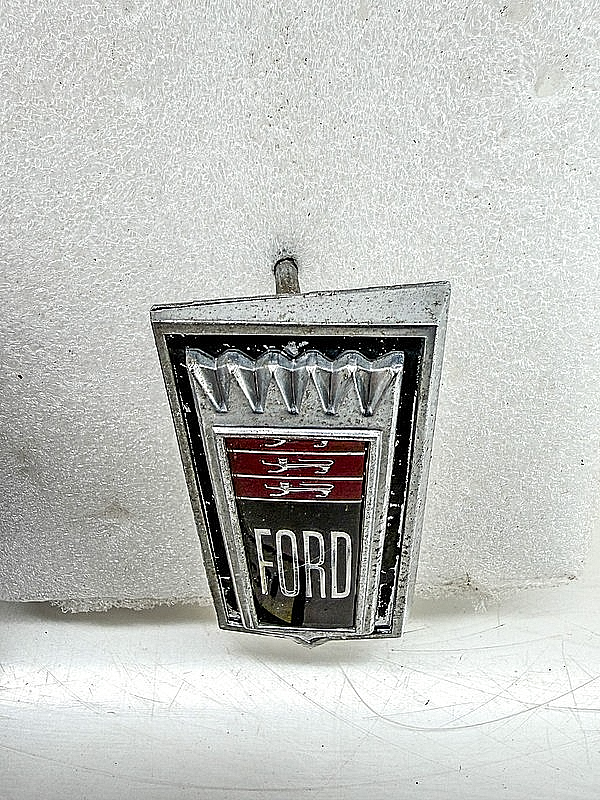 OEM 1971 FORD CREST TRUNK HOOD EMBLEM 3 LIONS D1AB-8B369-BG E10-31