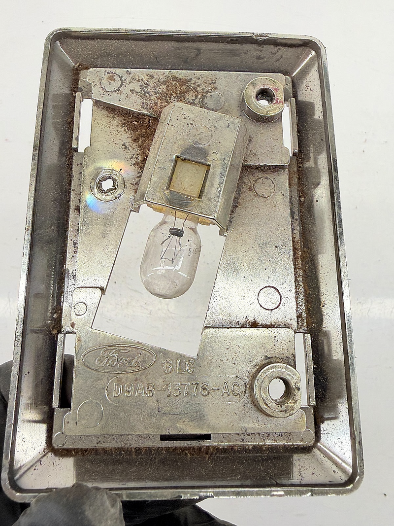 OEM 1979 - 1991 Ford Mustang Dome Light Base No Lens D9AB-13776-AC C65-15