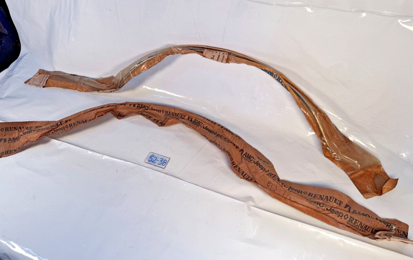 (1) NOS 1984 AMC Jeep Renault Fender Trim Moulding 8131766 84 S2-38