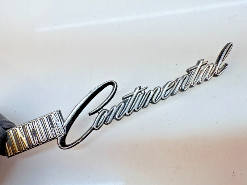 OEM 1975 -1979 LINCOLN CONTINENTAL PAIR HEADLIGHT DOOR EMBLEM D5VB13B124 B32-218