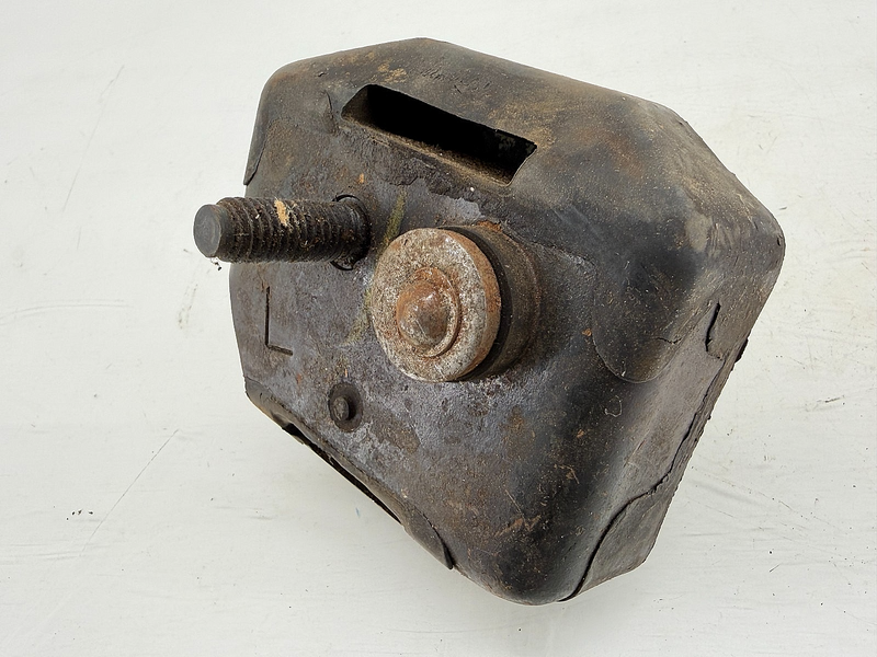 NOS 1979 - 1981 Ford Mustang Left Driver Engine Motor Mount D9ZZ-6038-B C78-50