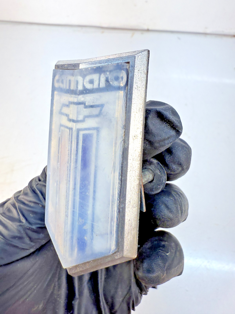 OEM 1980 1981 Chevrolet Camaro Front Nose Grill Grille Emblem GM 14013844 E8-23