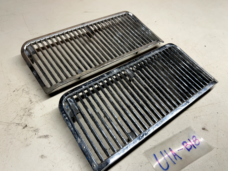 Original 1969 Chevrolet Chevelle Hood Inserts Grills 3915489 LH 3915490 RH B18-2