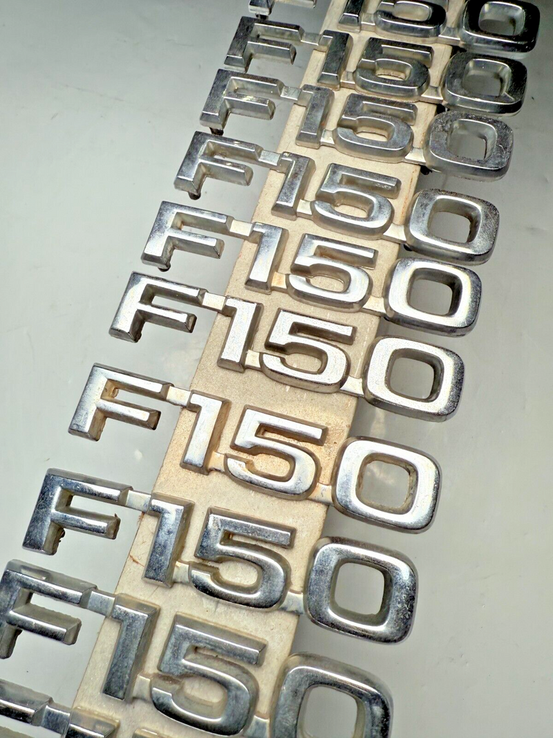 (1) OEM 980 - 1982 FORD F150 TRUCK SIDE METAL EMBLEM BADGE 80 81 82 B32-185