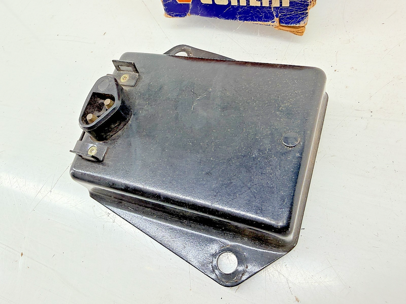 NOS 1970 - 1989 Chrysler Dodge Plymouth Transistor Regulator VR285 C74-17