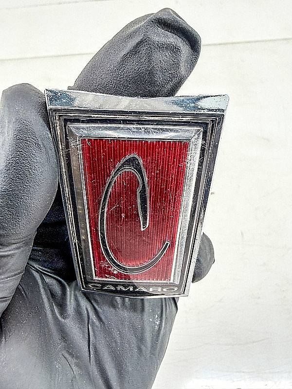 OEM 1971 - 1973 CHEVY CAMARO HEADER PANEL EMBLEM 3994710 E10-44