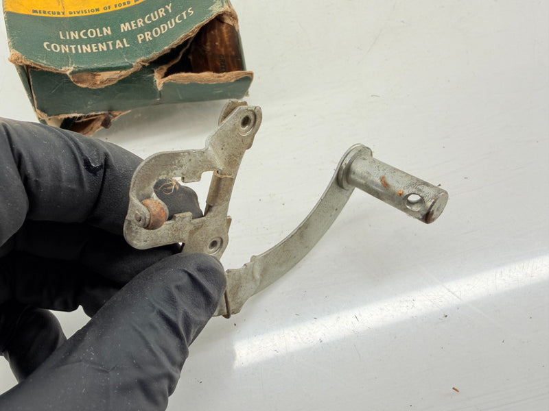 NOS 1958 FORD THUNDERBIRD TURN SIGNAL SWITCH PLATE FDU-13304-A C56-38