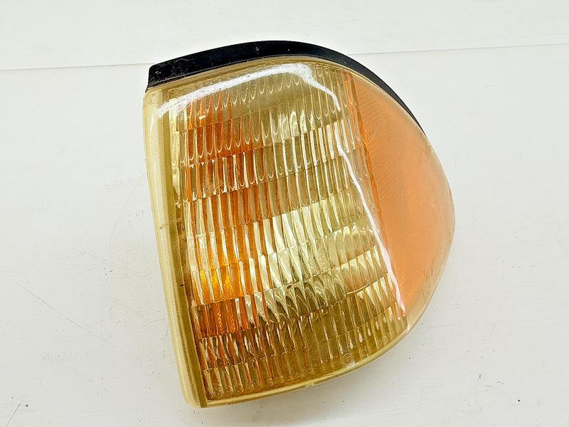 OEM 1987 - 1993 Mustang Foxbody RH Front Side Marker Light E7ZB-15A428-AC B25-41