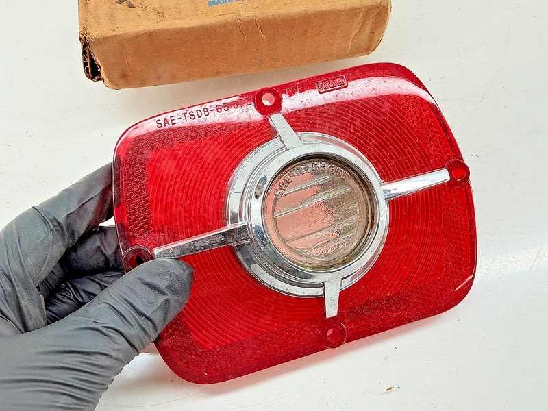 NOS 1965 FORD FAIRLANE 500 WAGON TAIL LIGHT LENS C5OZ-13450-D C68-12