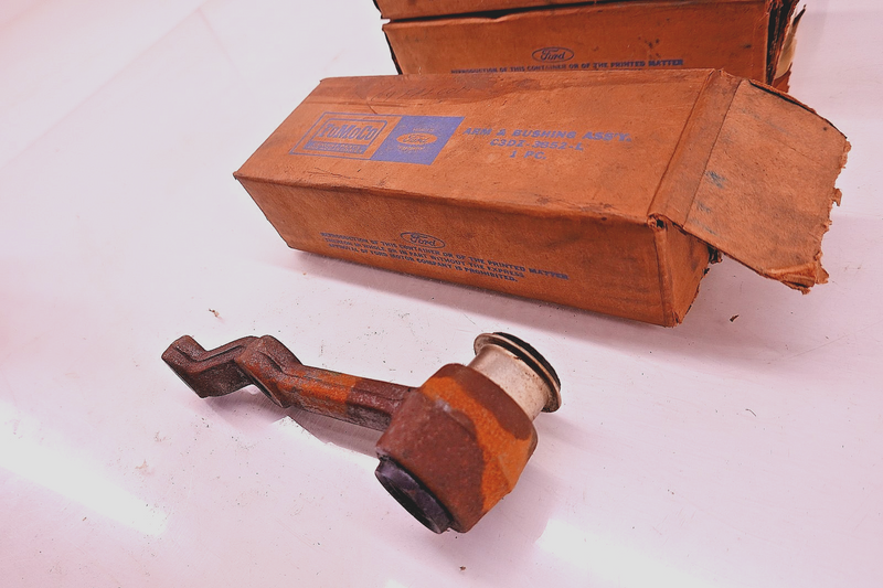 (1) NOS ORIGINAL 1960 - 1966 FORD FALCON MUSTANG IDLER ARM C3DZ-3352-L C55-18