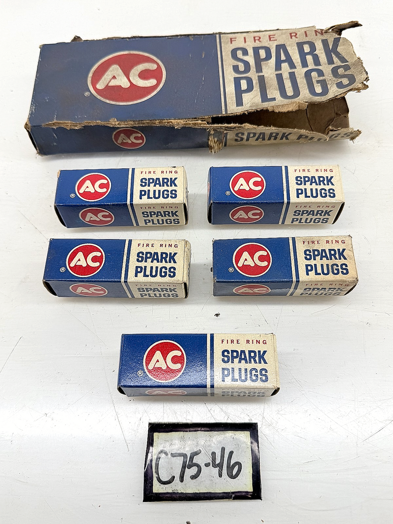 (5) NOS 1938 - 1953 Ford Flathead V8 AC 45F Fire Ring Spark Plugs C75-46