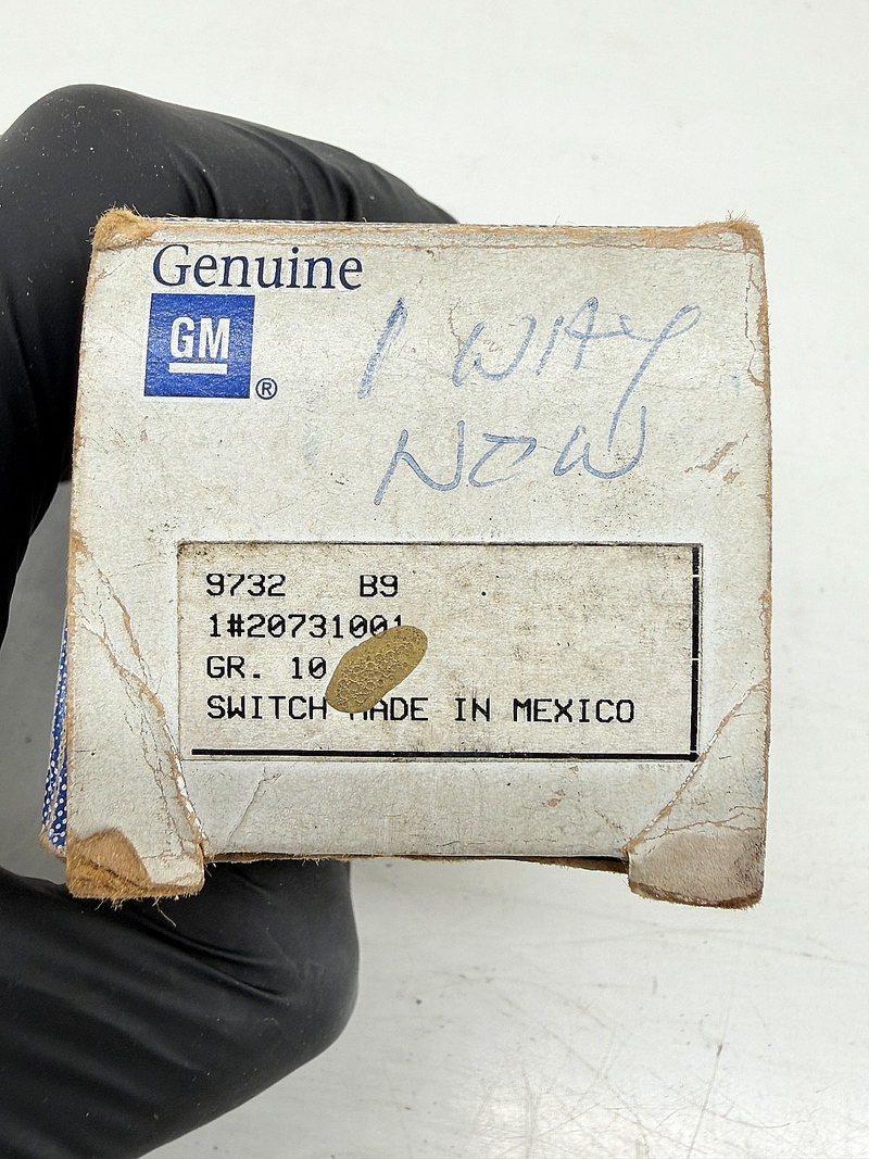 NOS 1985 - 1993 CADILLAC DEVILLE POWER WINDOW SWITCH 20731001 C30-52