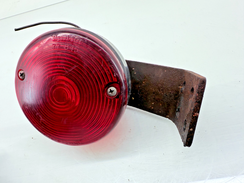 Signal-Stat SAE-STIL-70 License Plate Tail Light Bezel & Housing Rat Rod C37-29