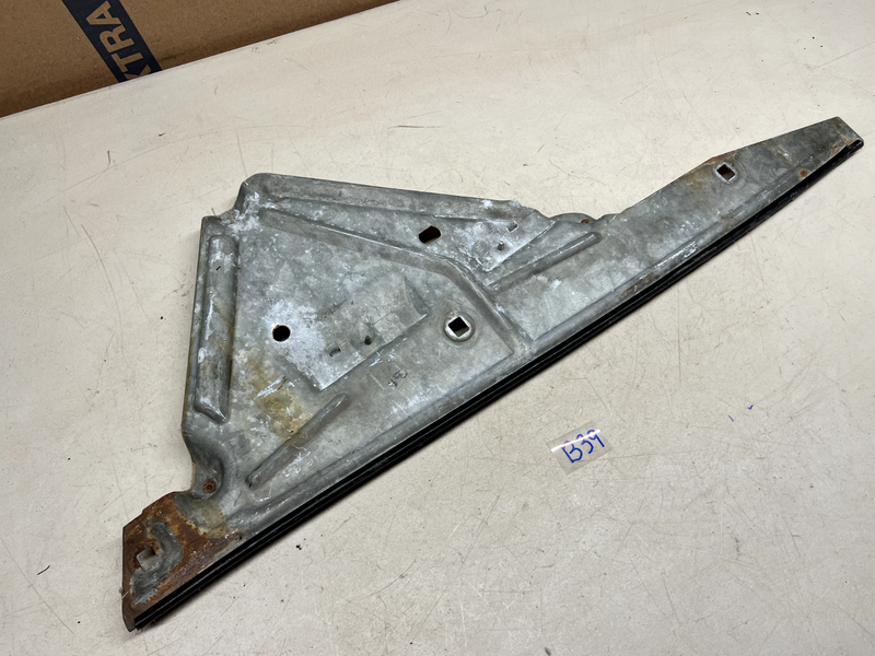 1965 1966 Chevrolet Impala 2dr Coupe Quarter Window Track RH F203 65 66 B39-1