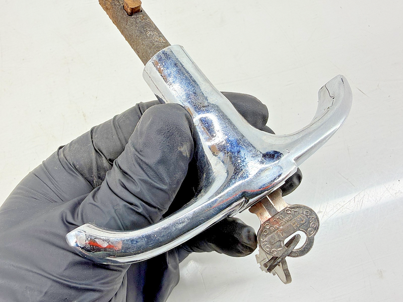 Vintage OEM GM 1946 1947 1948 Oldsmobile Trunk Handle w/ Keys C67-14