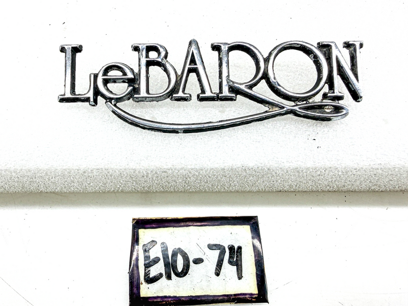 Vintage 1977 - 1979 CHRYSLER LeBARON SCRIPT EMBLEM 4017343 E10-74