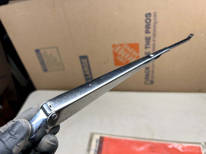 NOS FORD MOTORCRAFT  WIPER ARM 2015E  17526A  1404684 EWA82   B26-1