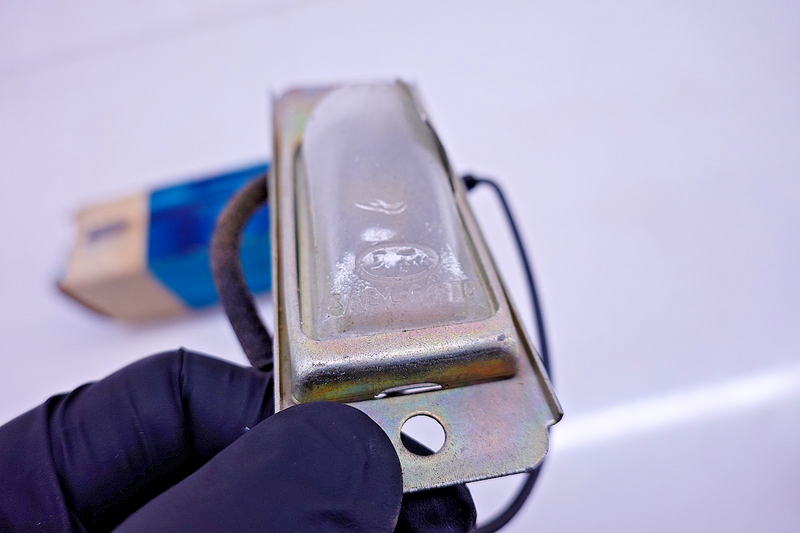 NOS 1969 FORD GALAXIE XL LTD LICENSE PLATE LAMP C9AZ-13550-A C55-23