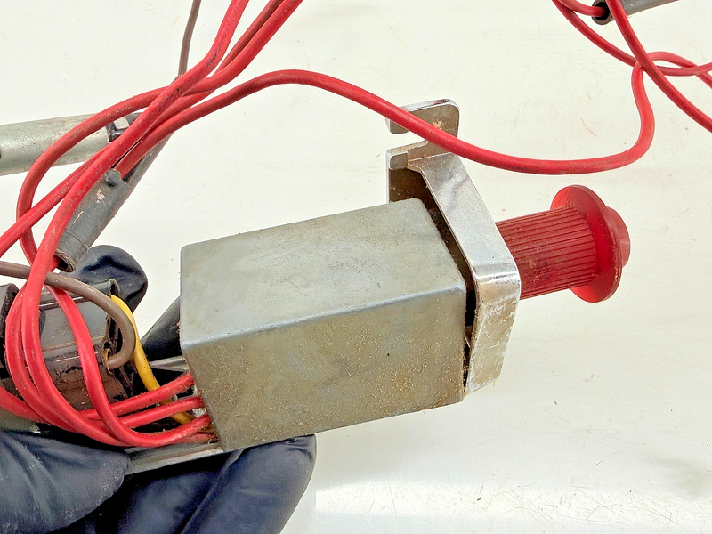 1966 C10 Signal-Stat Flarestat 105 12 Volt Hazard 4 Way Flasher Switch C57-60