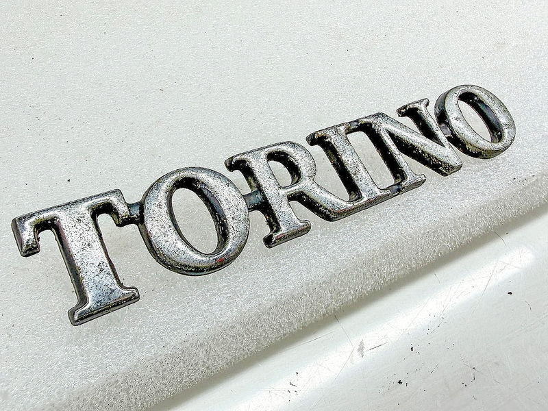 OEM 1972 FORD GRAN TORINO FENDER EMBLEM D2OB-16098-DA E10-45